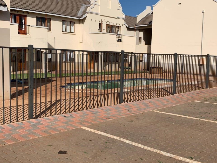 2 Bedroom Property for Sale in Hesteapark Gauteng