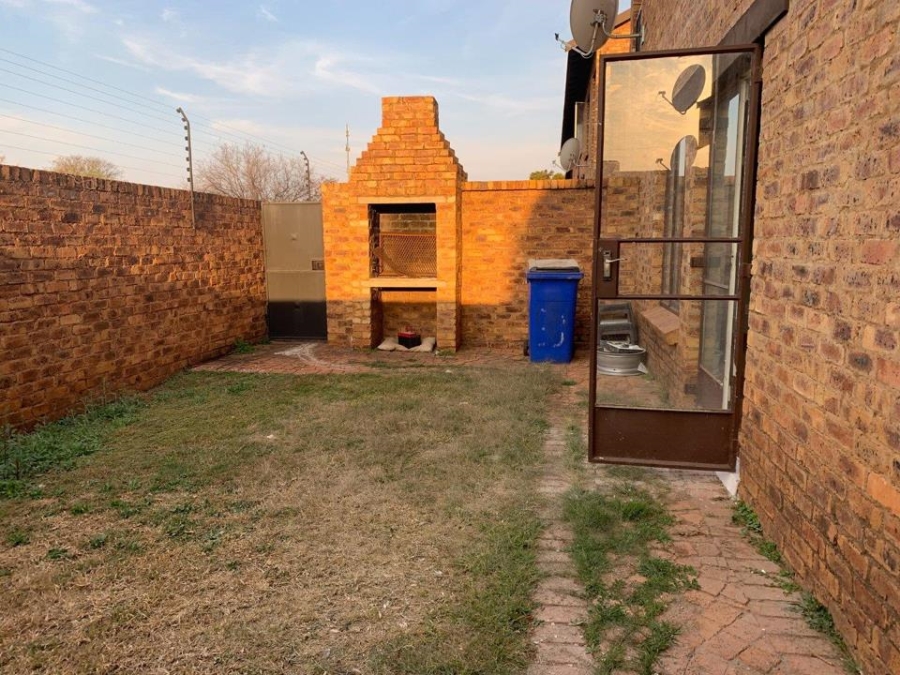 2 Bedroom Property for Sale in Clarina Gauteng