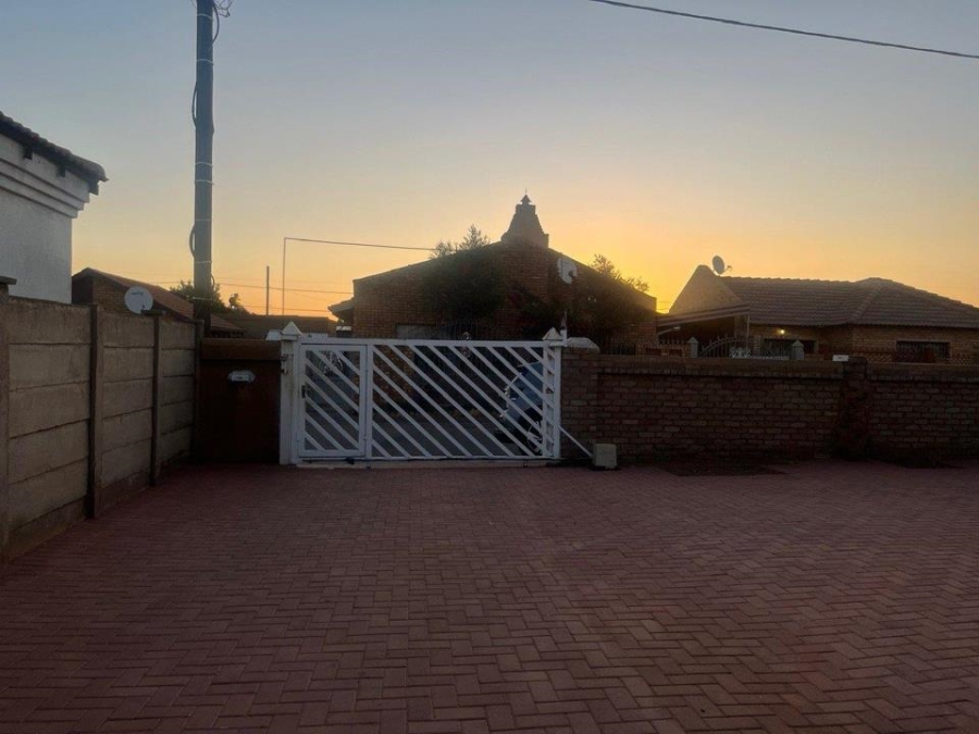 2 Bedroom Property for Sale in Soshanguve WW Gauteng