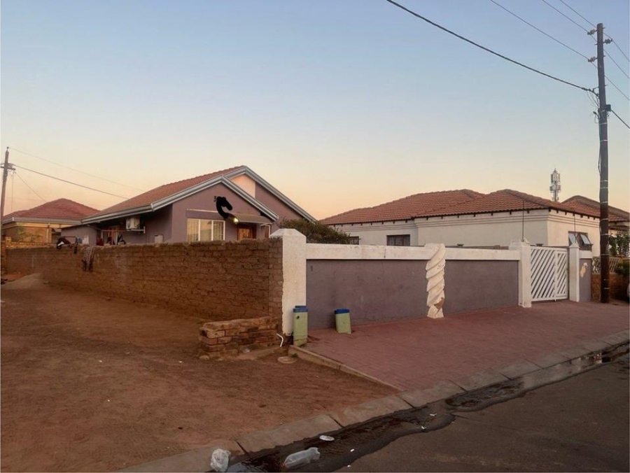 2 Bedroom Property for Sale in Soshanguve WW Gauteng