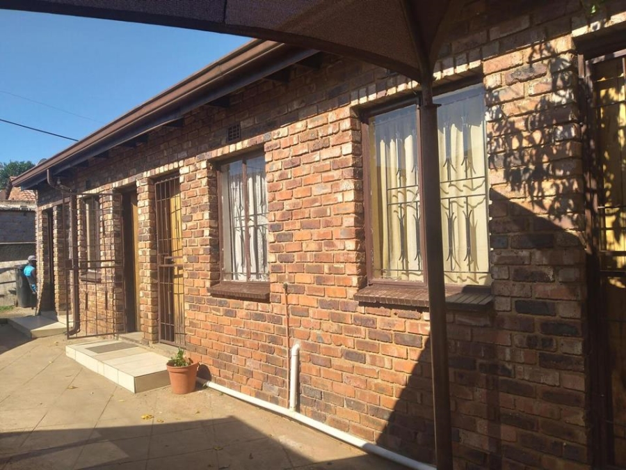2 Bedroom Property for Sale in Emkatini Gauteng