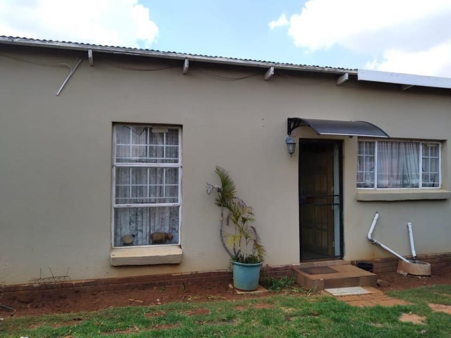 6 Bedroom Property for Sale in Clayville East Gauteng