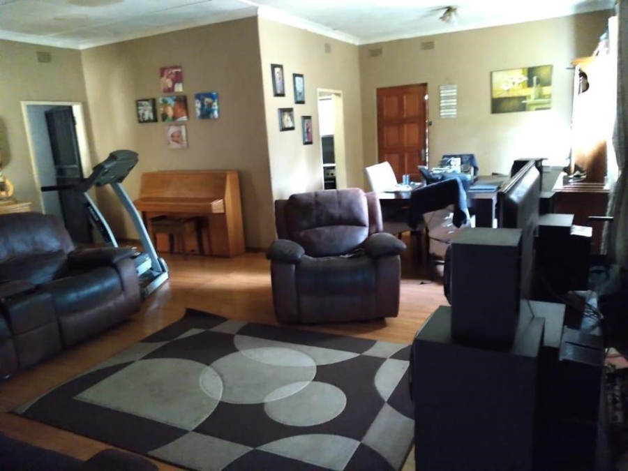 10 Bedroom Property for Sale in Clayville East Gauteng