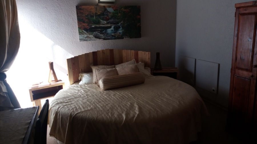 4 Bedroom Property for Sale in Flora Gardens Gauteng