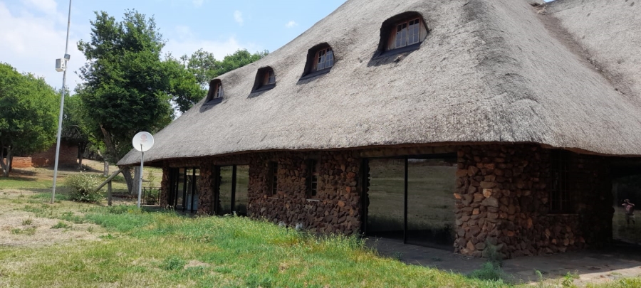 8 Bedroom Property for Sale in Vaaloewer Gauteng