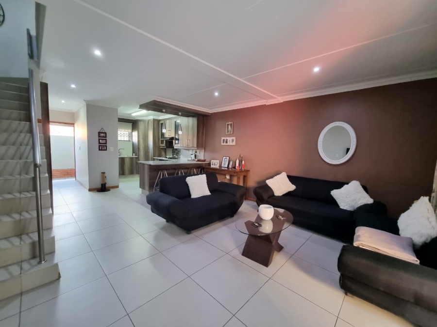 2 Bedroom Property for Sale in Glen Marais Gauteng