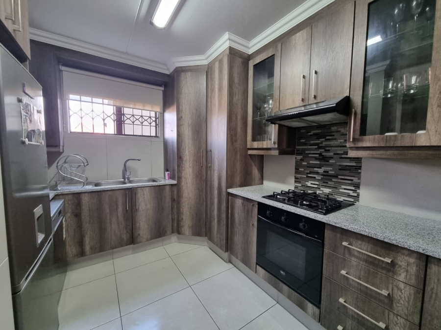 2 Bedroom Property for Sale in Glen Marais Gauteng