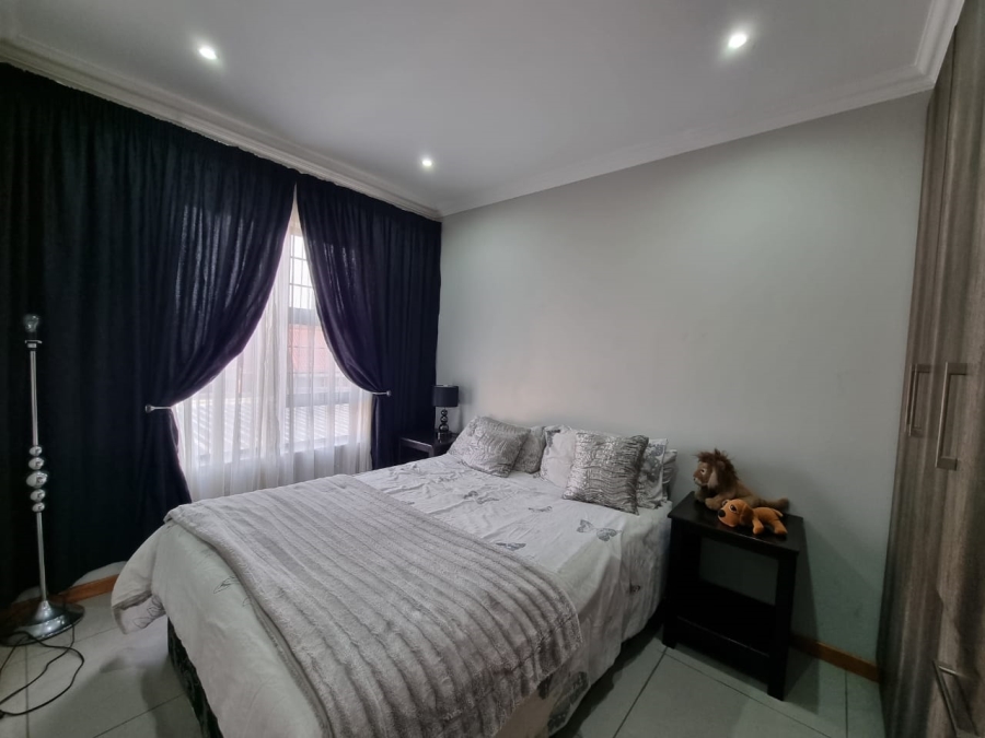 2 Bedroom Property for Sale in Glen Marais Gauteng