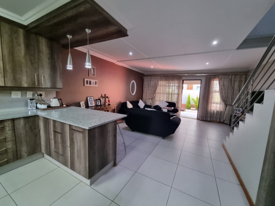 2 Bedroom Property for Sale in Glen Marais Gauteng