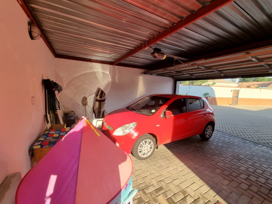 2 Bedroom Property for Sale in Glen Marais Gauteng