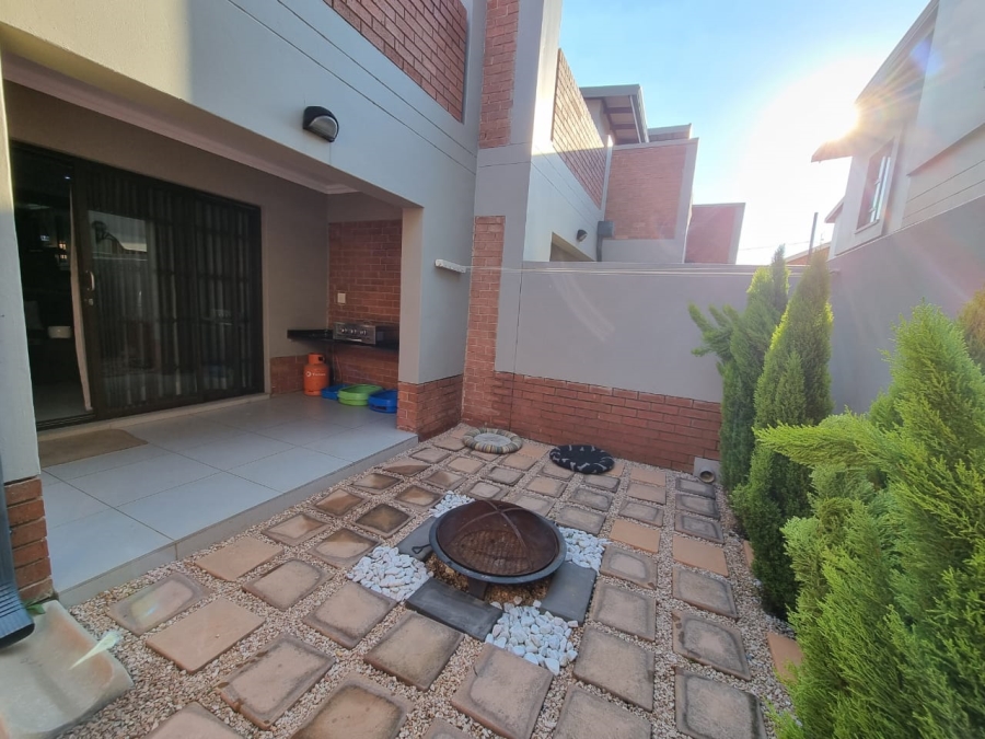 2 Bedroom Property for Sale in Glen Marais Gauteng