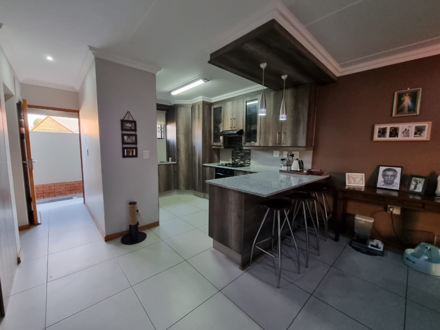 2 Bedroom Property for Sale in Glen Marais Gauteng