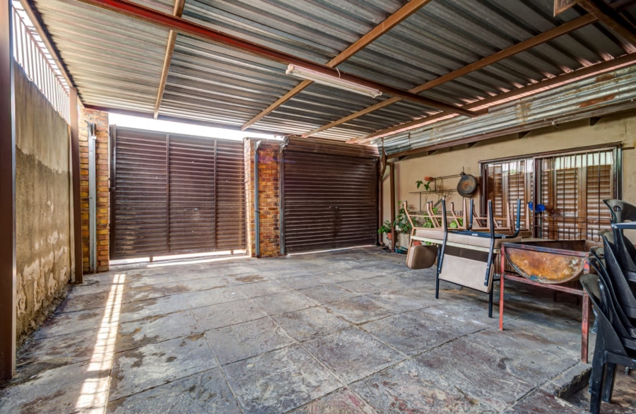  Bedroom Property for Sale in Welomlambo Gauteng