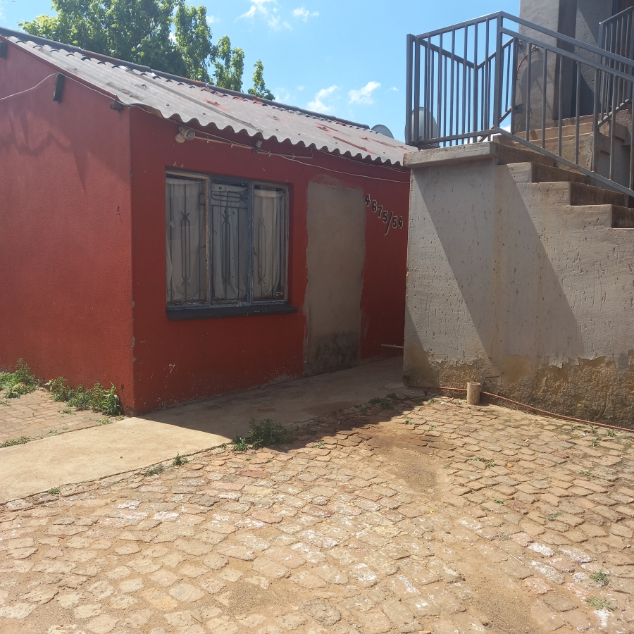 6 Bedroom Property for Sale in Roodekop Gauteng