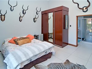 5 Bedroom Property for Sale in Mnandi A H Gauteng