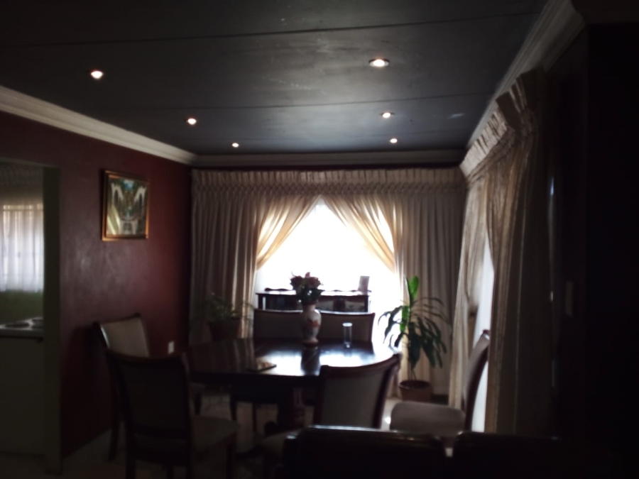 2 Bedroom Property for Sale in Tladi Gauteng