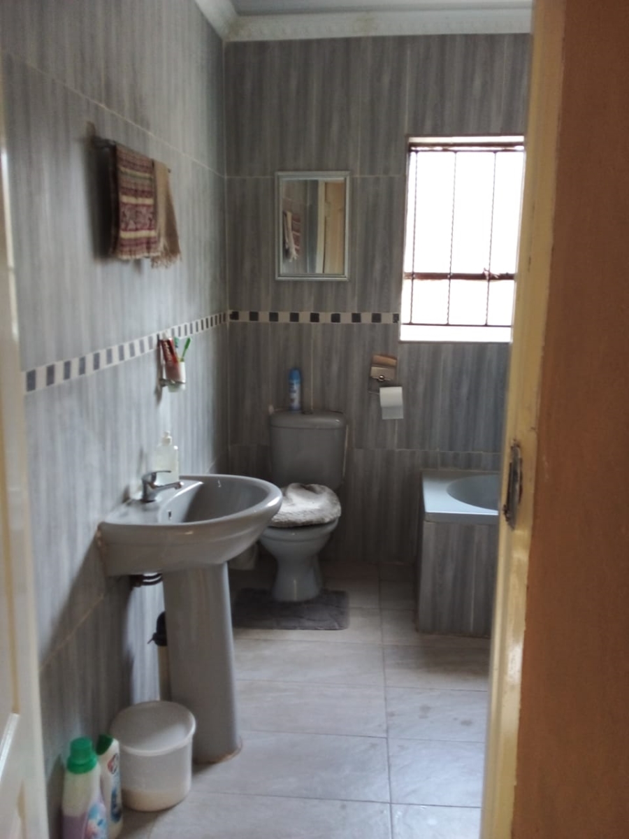 2 Bedroom Property for Sale in Tladi Gauteng