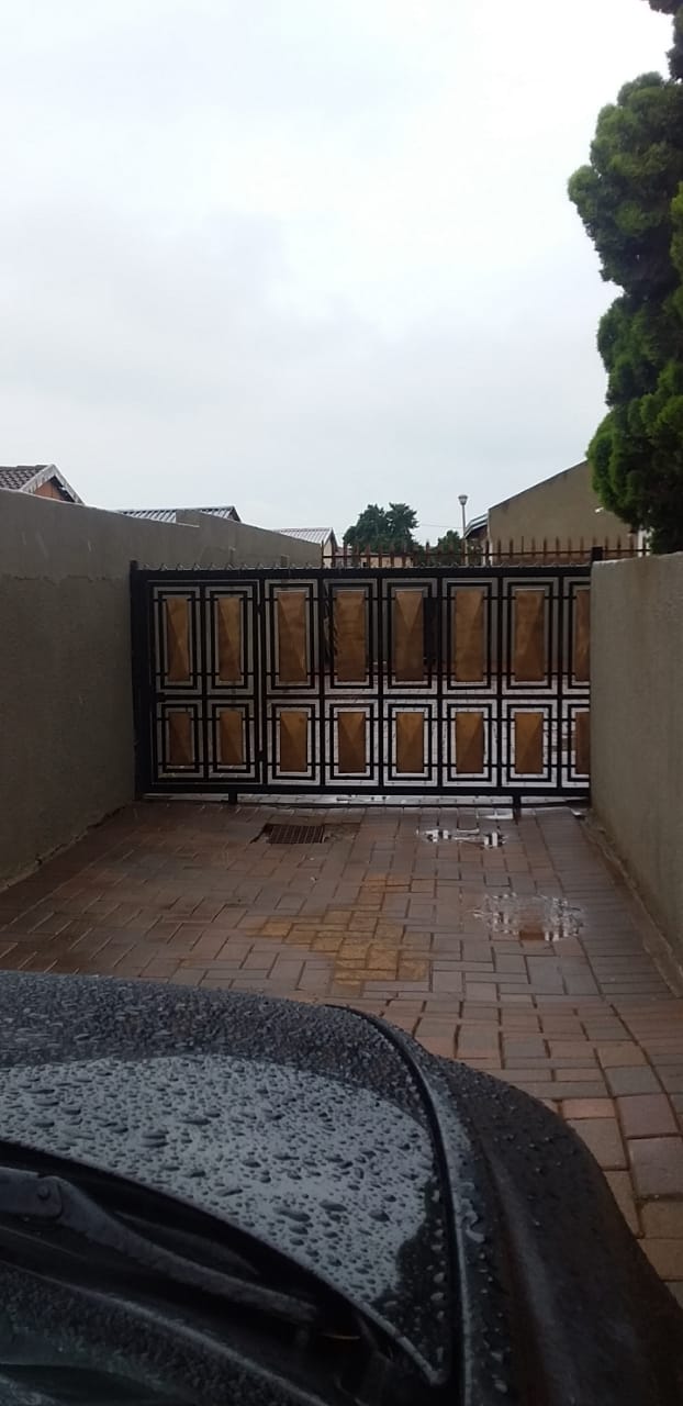 To Let 2 Bedroom Property for Rent in Roodekop Gauteng
