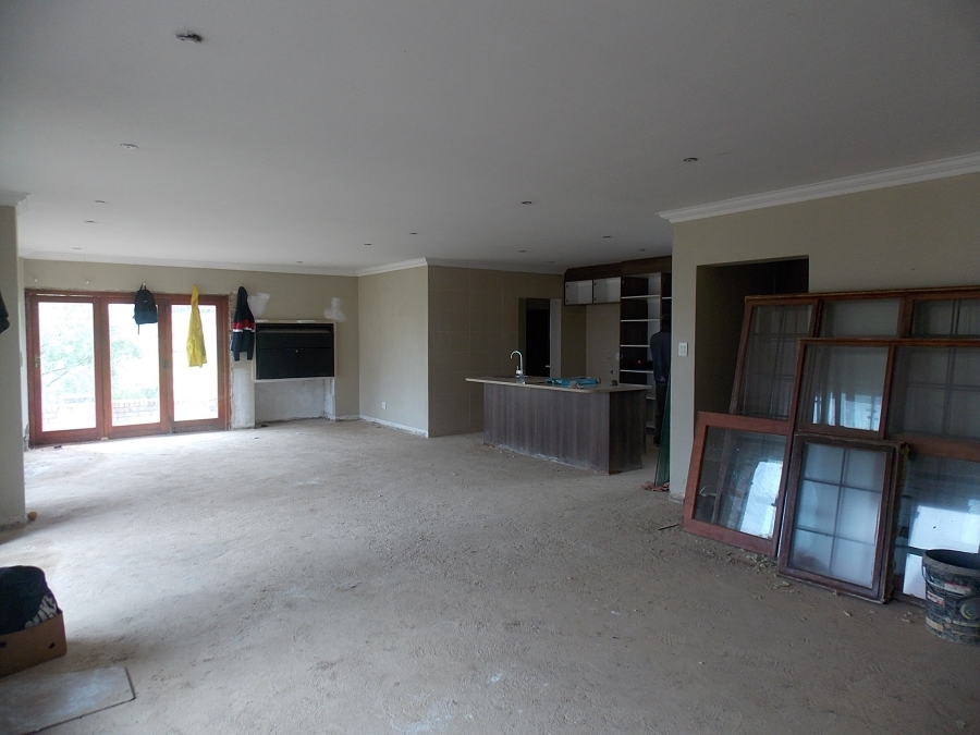 5 Bedroom Property for Sale in Thatchfield Glen Gauteng