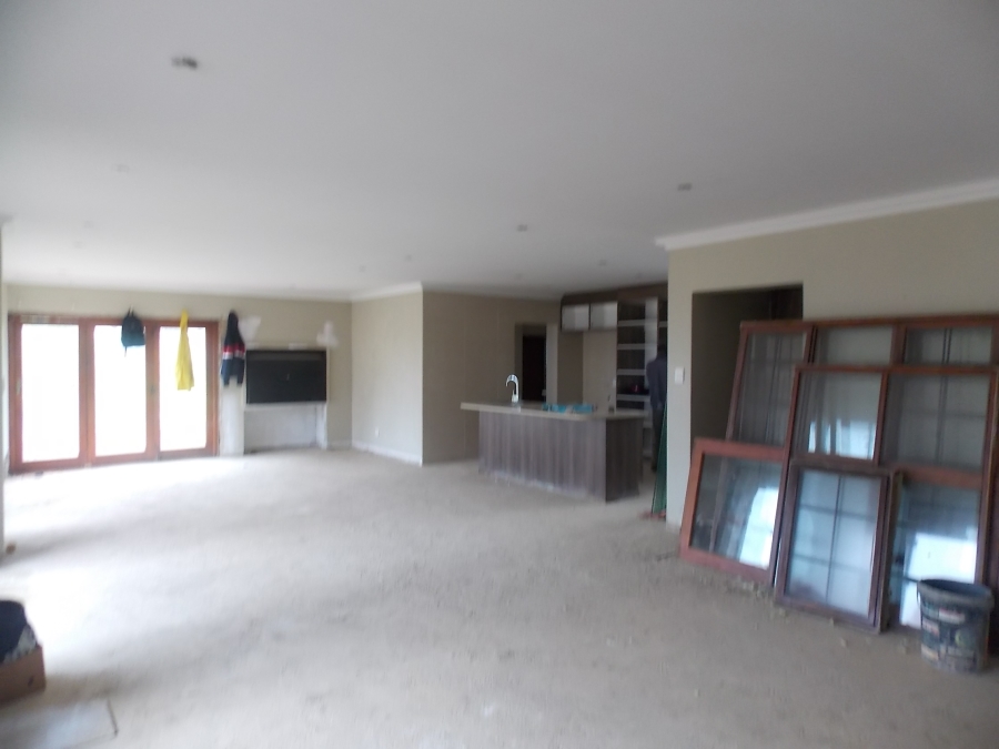 5 Bedroom Property for Sale in Thatchfield Glen Gauteng