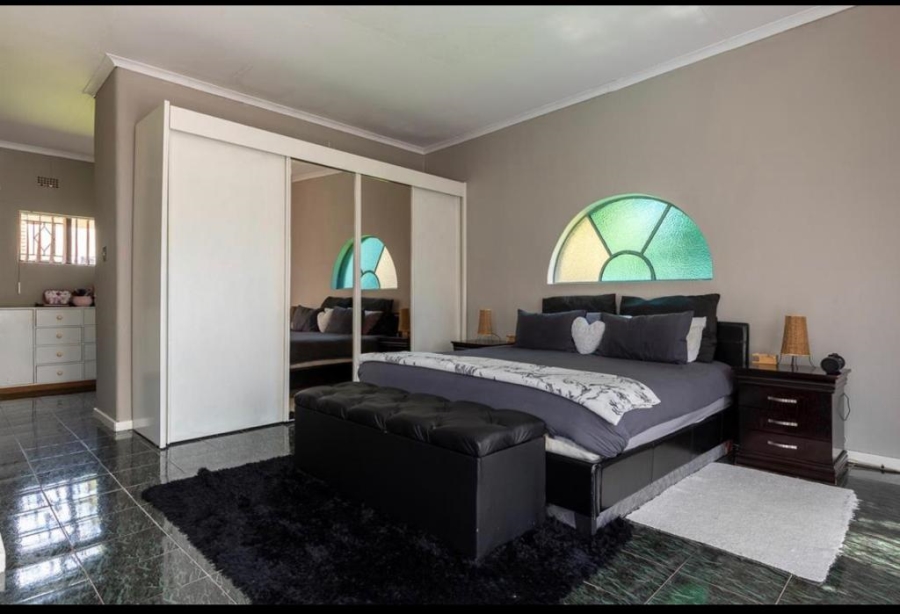4 Bedroom Property for Sale in Glenanda Gauteng