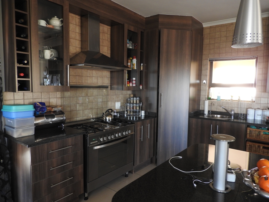 6 Bedroom Property for Sale in Honingklip A H Gauteng