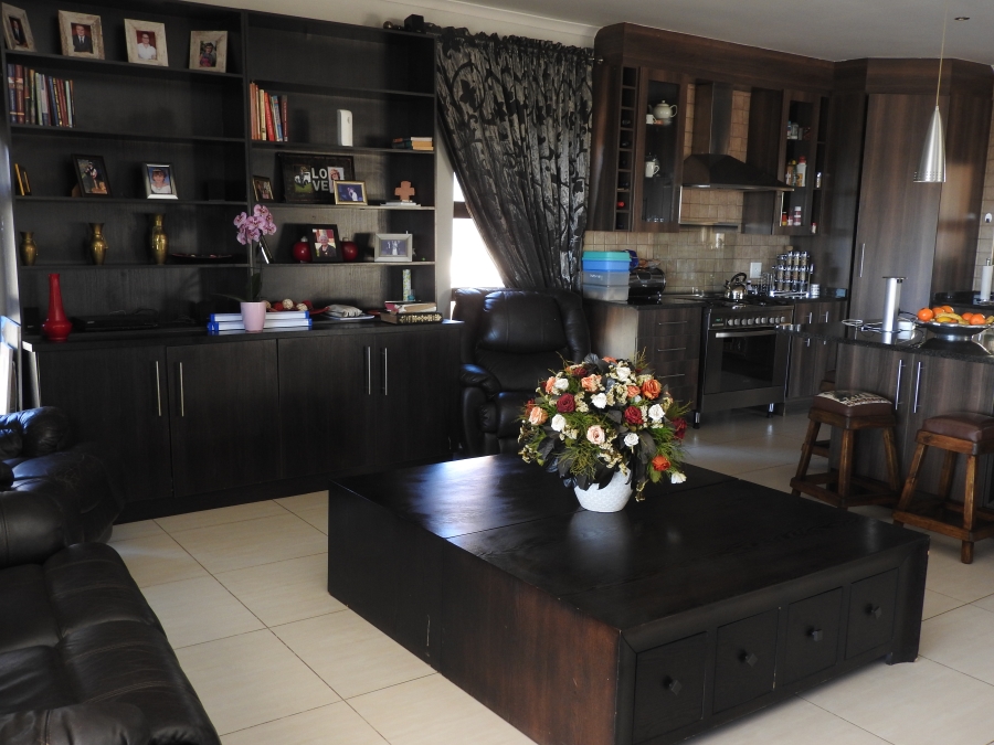 6 Bedroom Property for Sale in Honingklip A H Gauteng