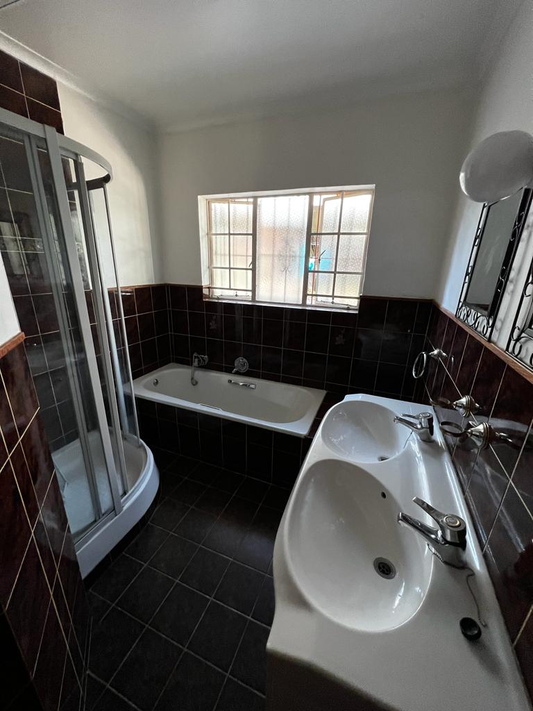 Room for rent in Morningside Gauteng. Listed by PropertyCentral
