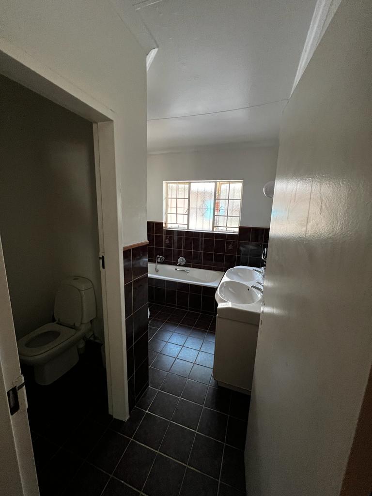 Room for rent in Morningside Gauteng. Listed by PropertyCentral