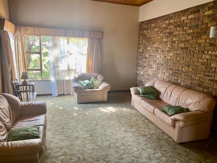 5 Bedroom Property for Sale in Monument Park Gauteng
