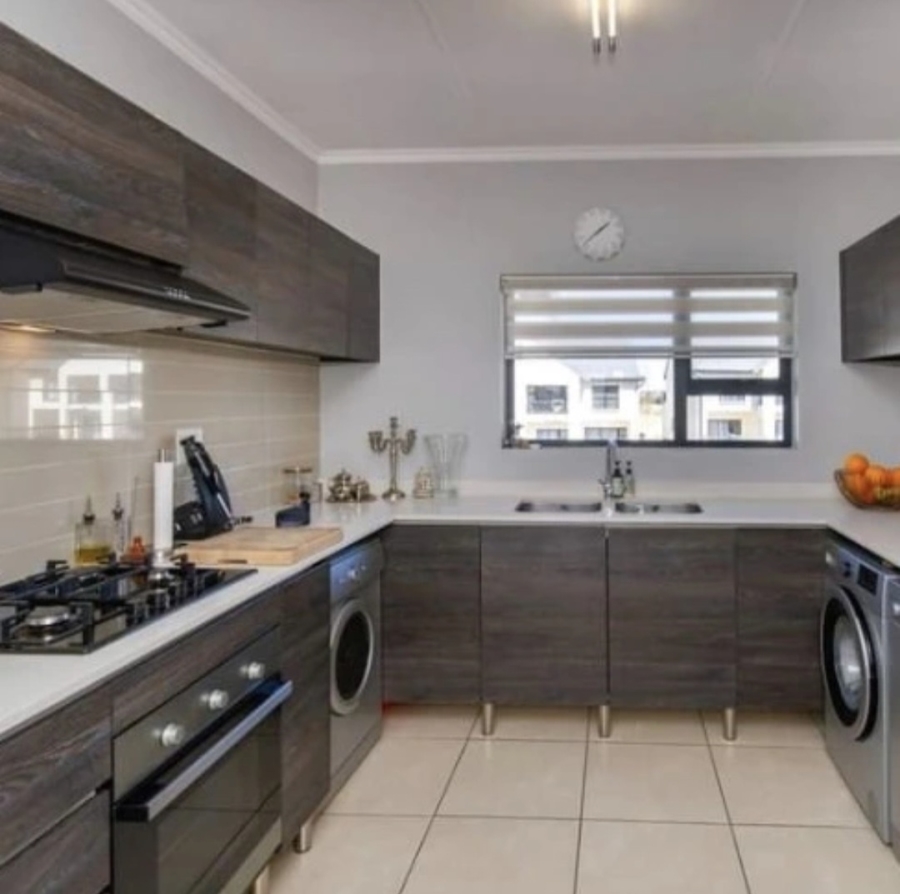 2 Bedroom Property for Sale in Greenstone Crest Gauteng