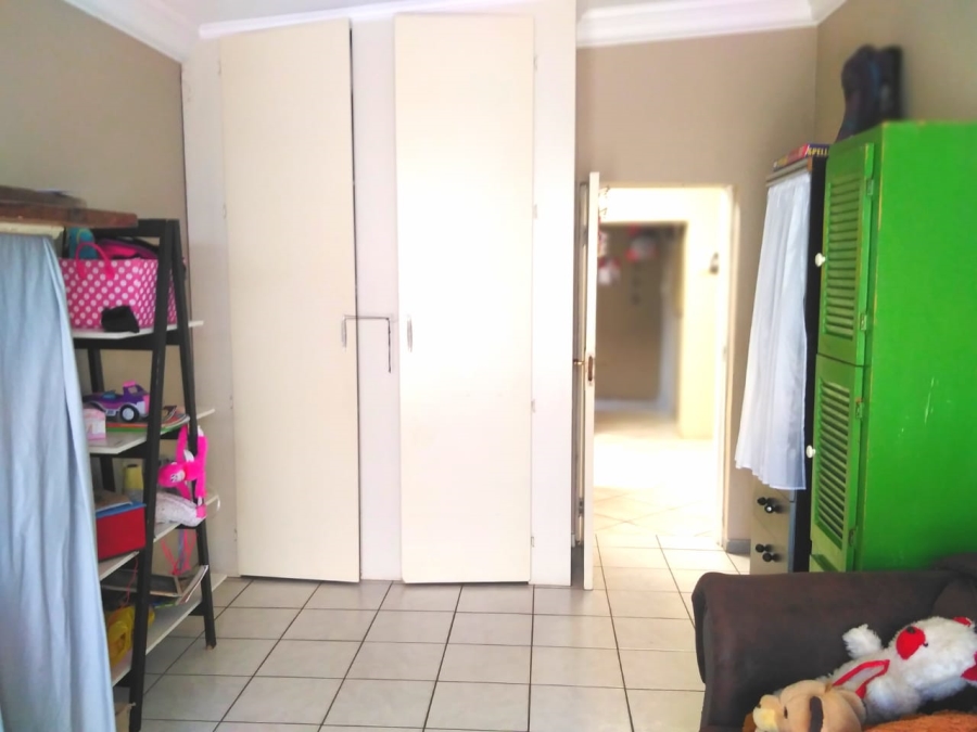8 Bedroom Property for Sale in Homelake Gauteng