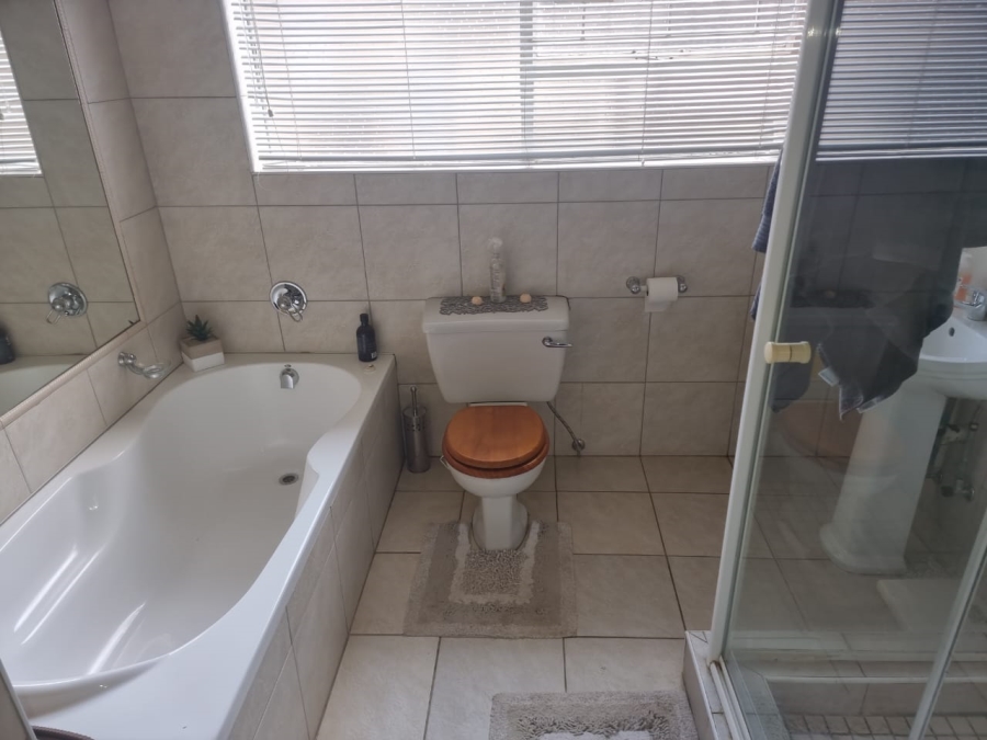4 Bedroom Property for Sale in Greenhills Gauteng