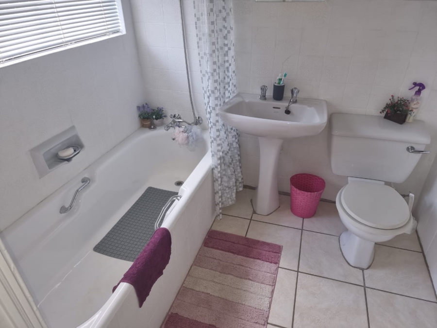 4 Bedroom Property for Sale in Greenhills Gauteng