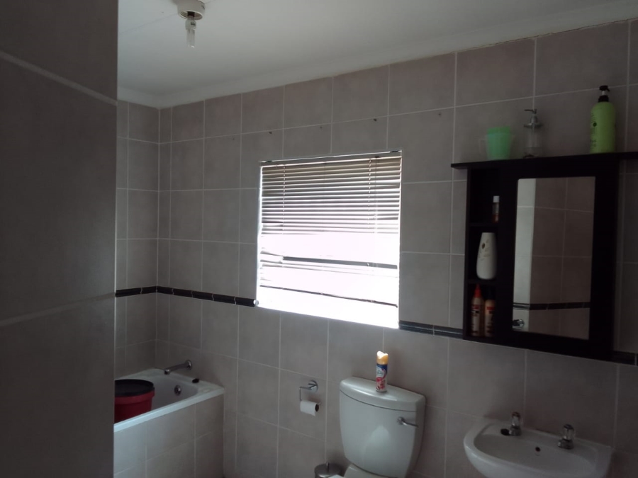 2 Bedroom Property for Sale in Greenhills Gauteng