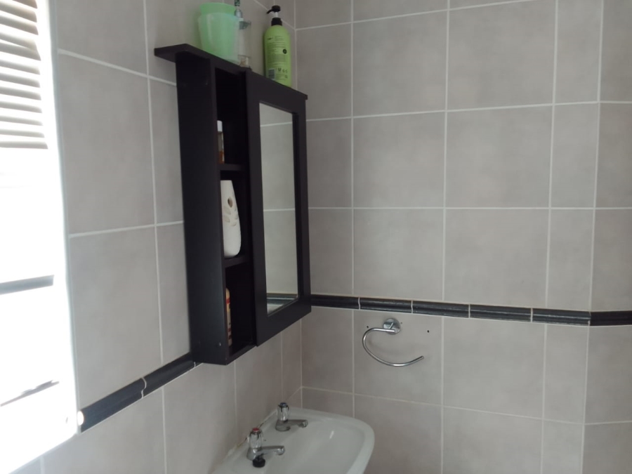 2 Bedroom Property for Sale in Greenhills Gauteng