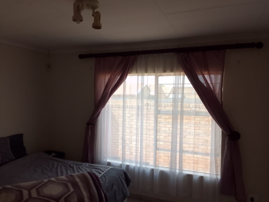 2 Bedroom Property for Sale in Greenhills Gauteng