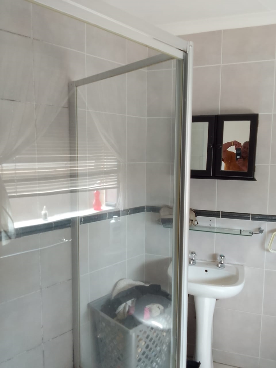 2 Bedroom Property for Sale in Greenhills Gauteng