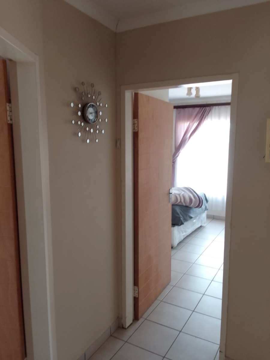 2 Bedroom Property for Sale in Greenhills Gauteng