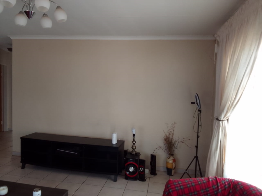 2 Bedroom Property for Sale in Greenhills Gauteng