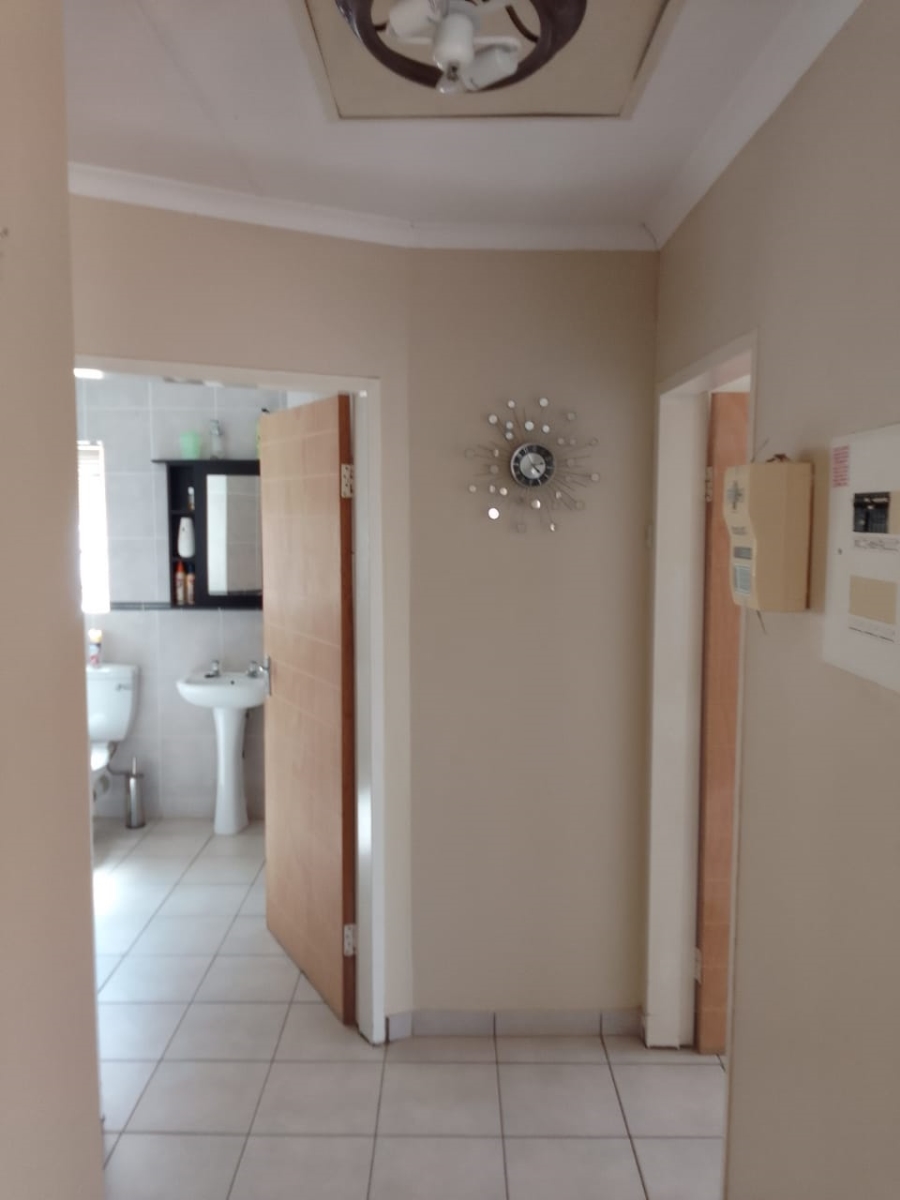 2 Bedroom Property for Sale in Greenhills Gauteng