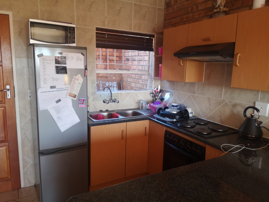 2 Bedroom Property for Sale in Noordkruin Gauteng