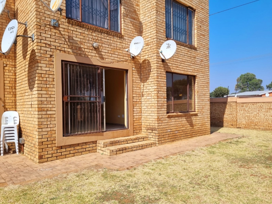 2 Bedroom Property for Sale in Greenhills Gauteng