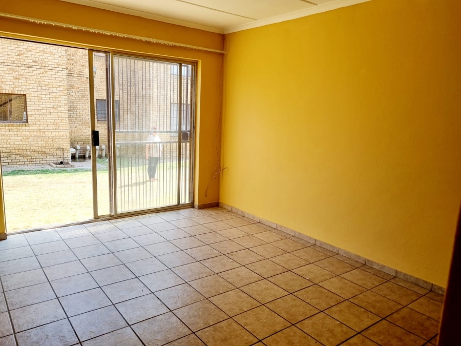 2 Bedroom Property for Sale in Greenhills Gauteng