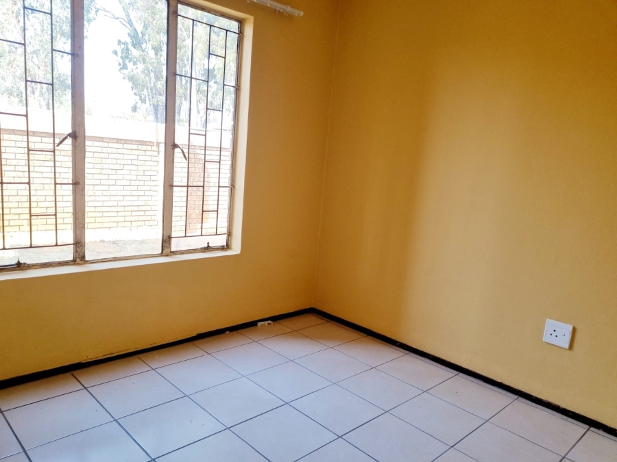 2 Bedroom Property for Sale in Greenhills Gauteng