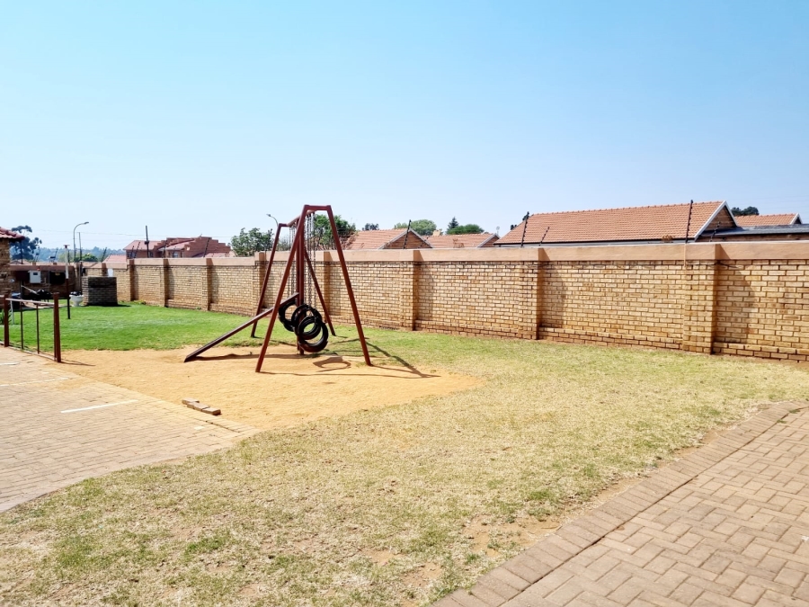 2 Bedroom Property for Sale in Greenhills Gauteng