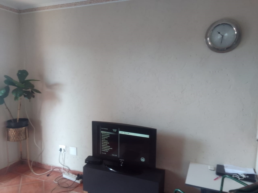 2 Bedroom Property for Sale in Greenhills Gauteng