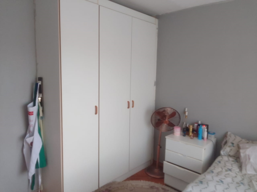 2 Bedroom Property for Sale in Greenhills Gauteng