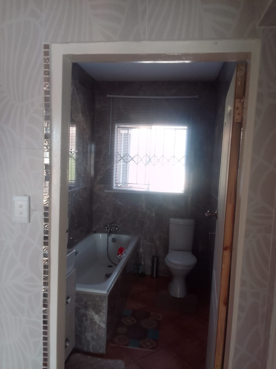 2 Bedroom Property for Sale in Greenhills Gauteng