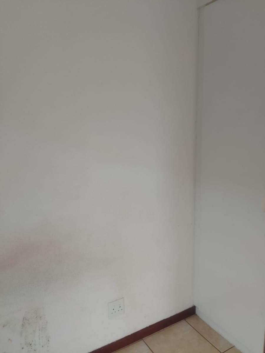 2 Bedroom Property for Sale in Greenhills Gauteng